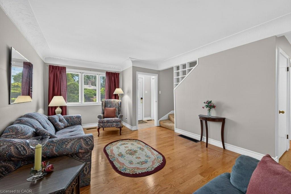 476 East 37th Street Property Photo 7