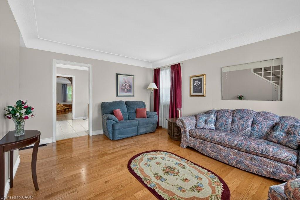476 East 37th Street Property Photo 8