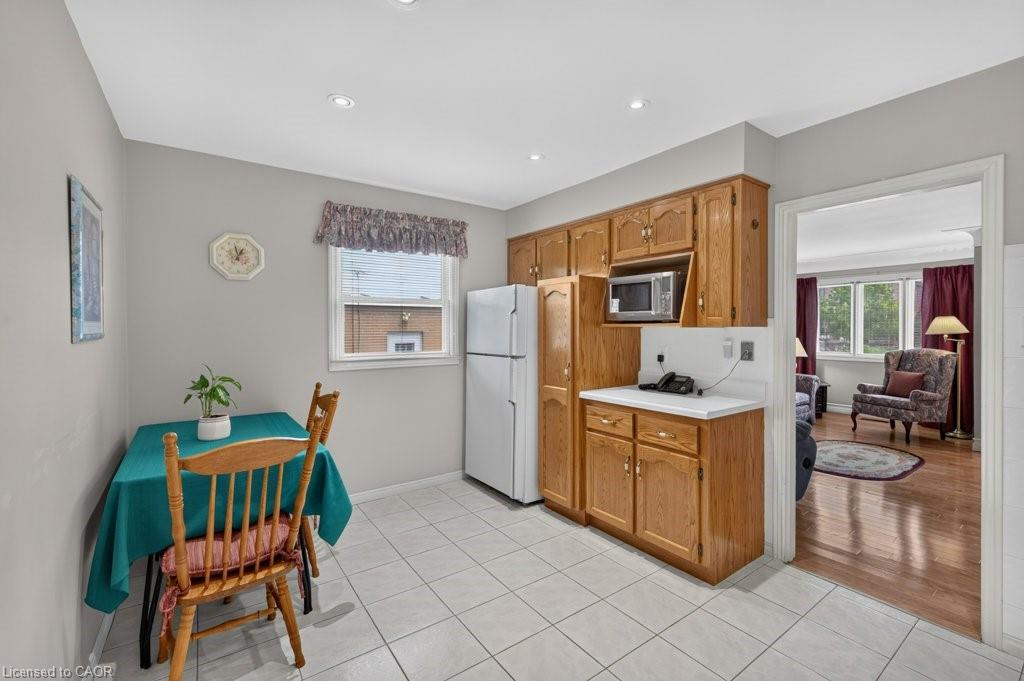 476 East 37th Street Property Photo 11