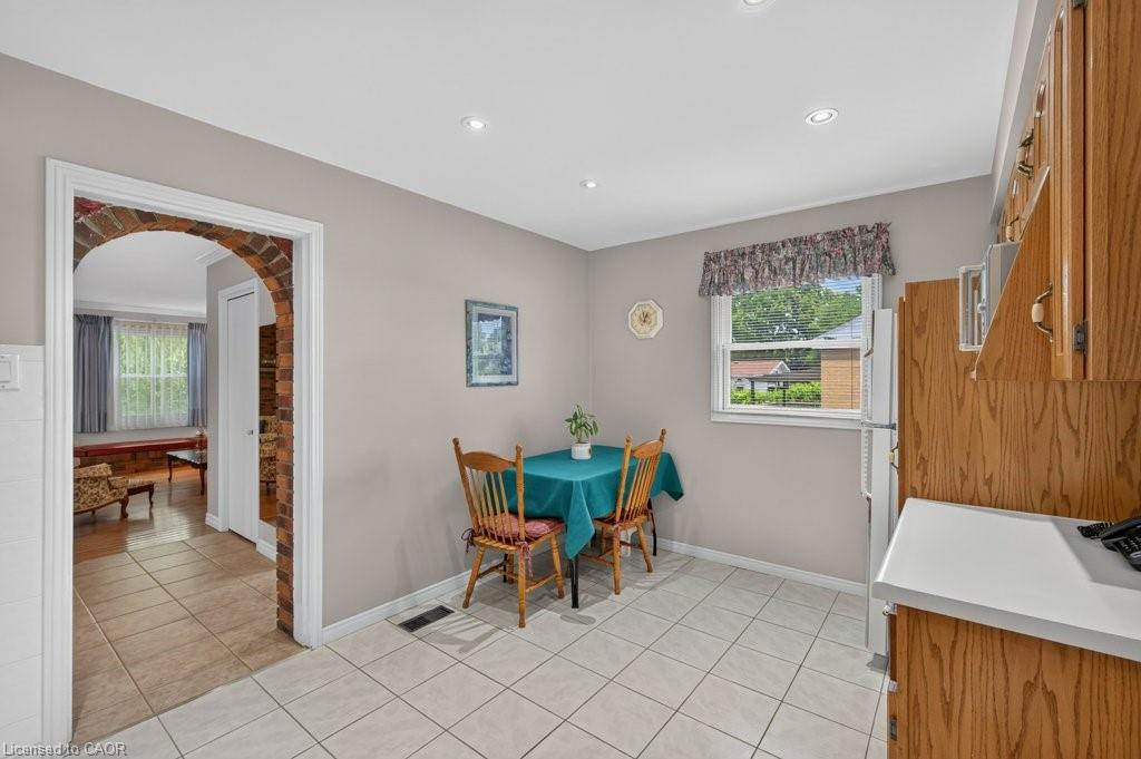 476 East 37th Street Property Photo 12