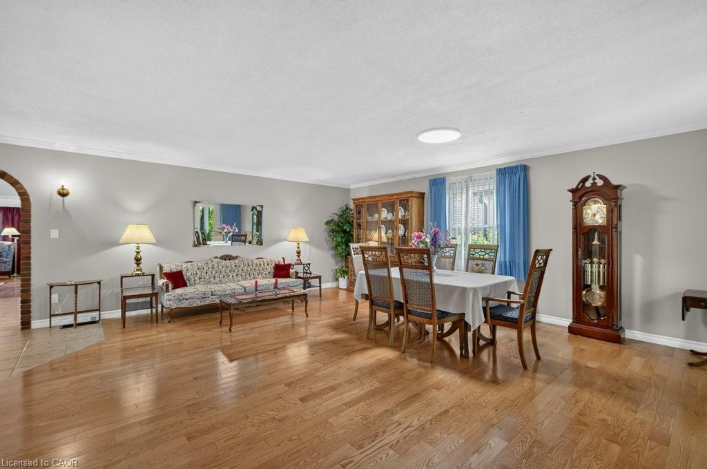 476 East 37th Street Property Photo 15