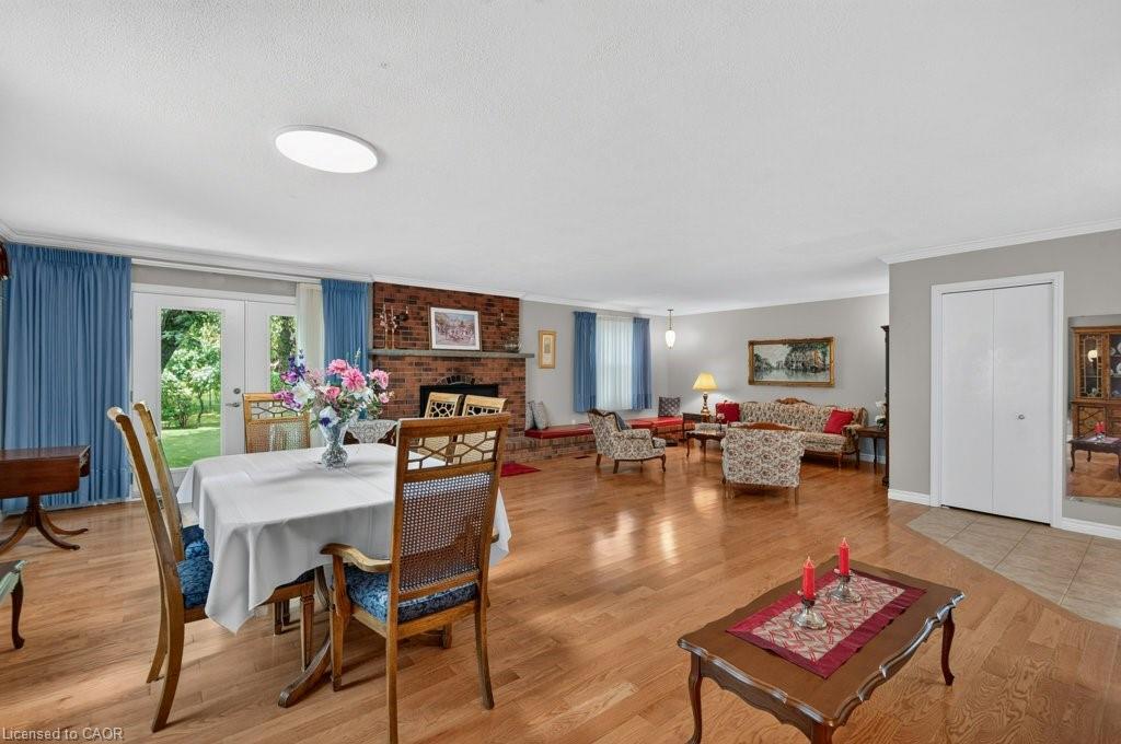 476 East 37th Street Property Photo 17