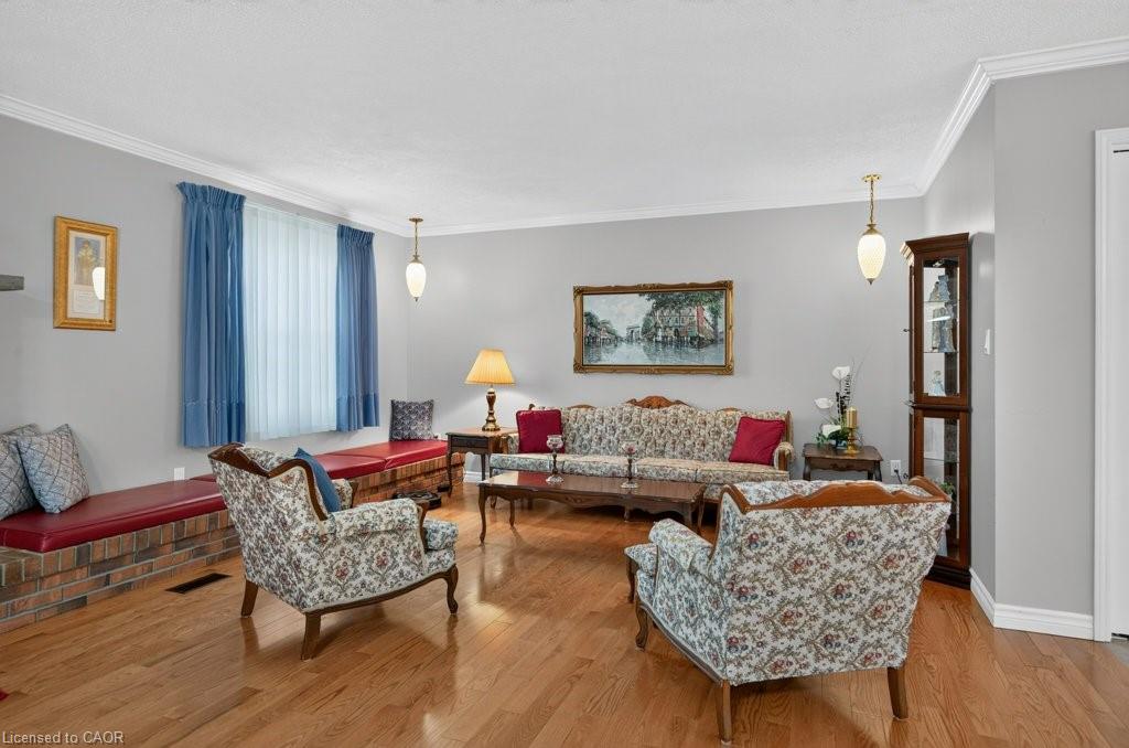476 East 37th Street Property Photo 18