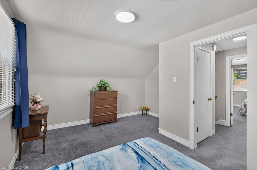476 East 37th Street Property Photo 24