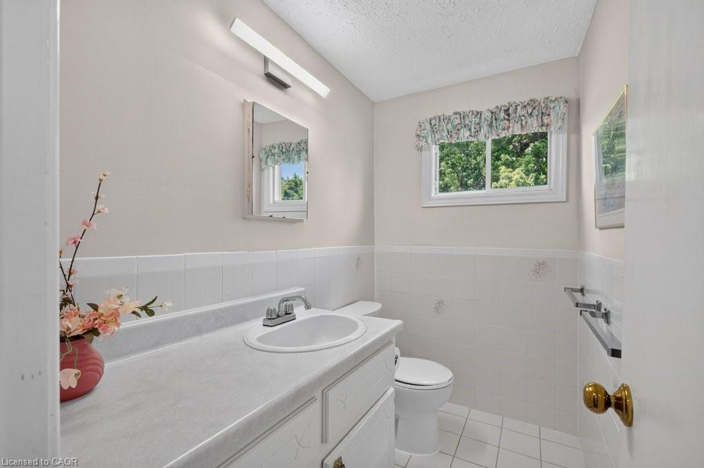 476 East 37th Street Property Photo 26