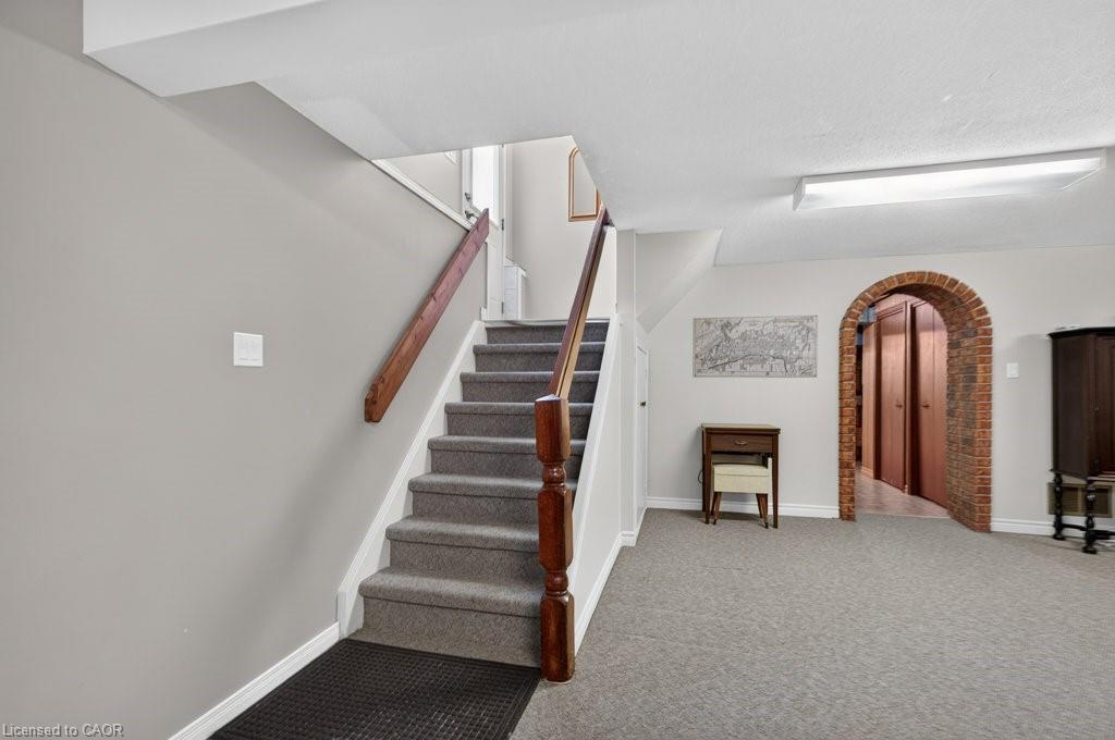 476 East 37th Street Property Photo 28