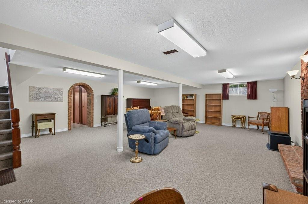476 East 37th Street Property Photo 31