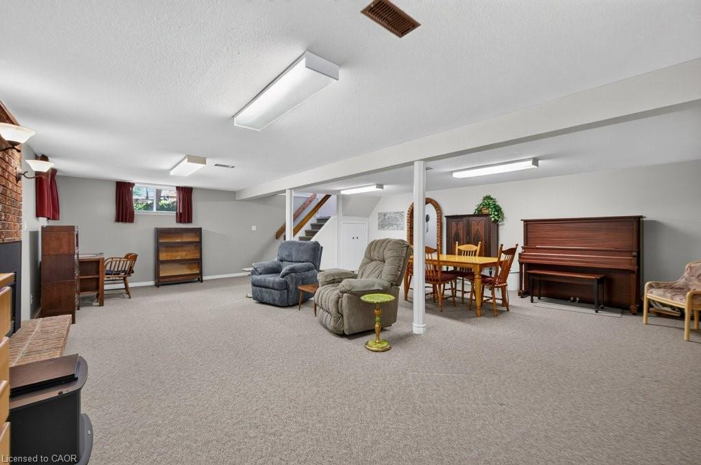 476 East 37th Street Property Photo 32