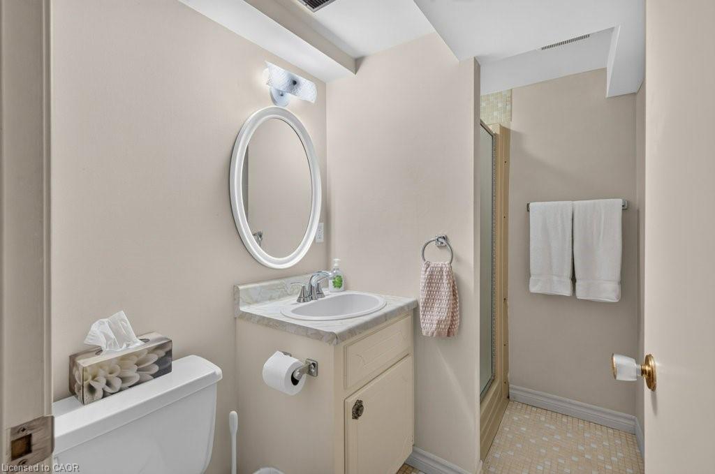 476 East 37th Street Property Photo 34