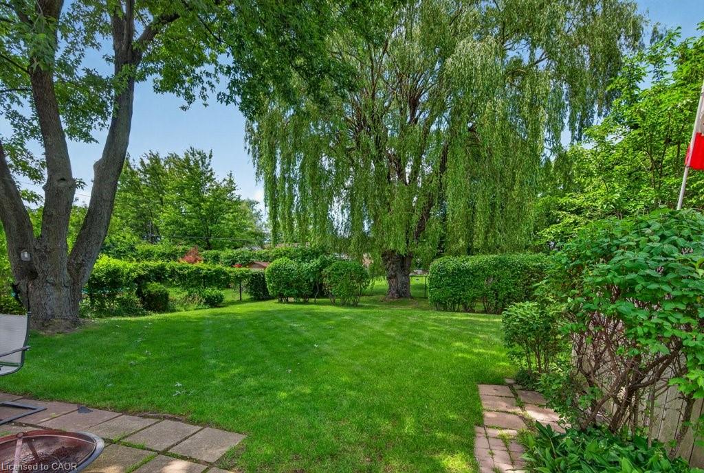 476 East 37th Street Property Photo 37