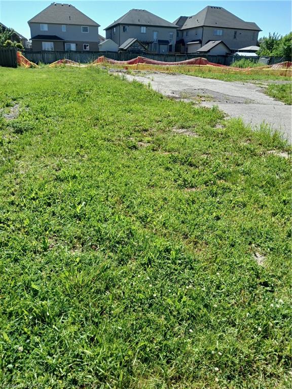 26 Second Road W Property Photo 1