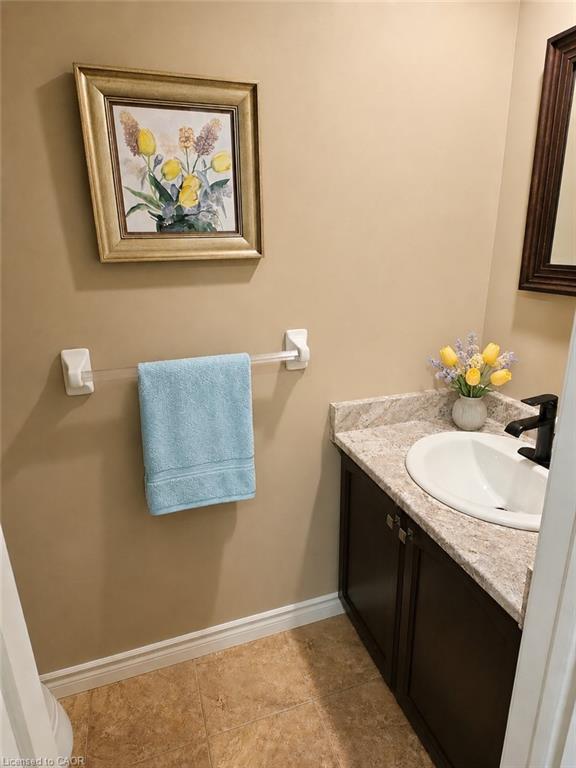 596 Spinnaker Crescent Property Photo 10