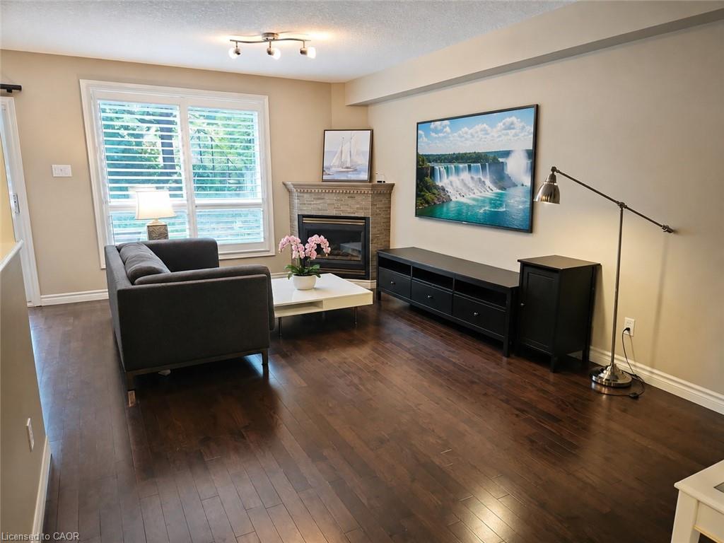596 Spinnaker Crescent Property Photo 11