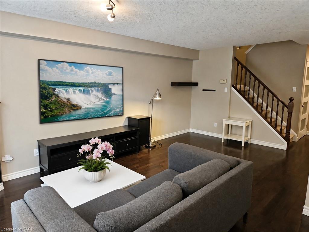 596 Spinnaker Crescent Property Photo 14