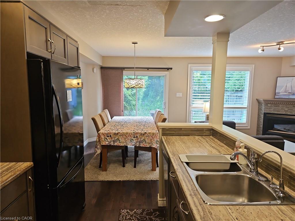 596 Spinnaker Crescent Property Photo 18