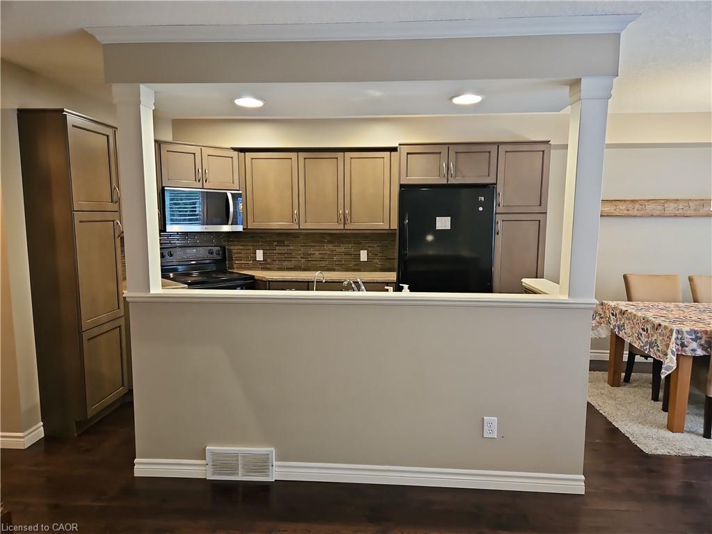 596 Spinnaker Crescent Property Photo 21