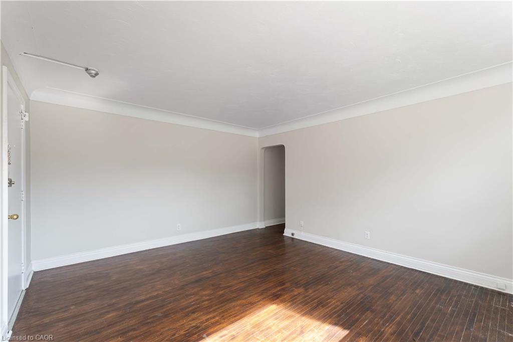 8-2189 King Street E Property Photo 9