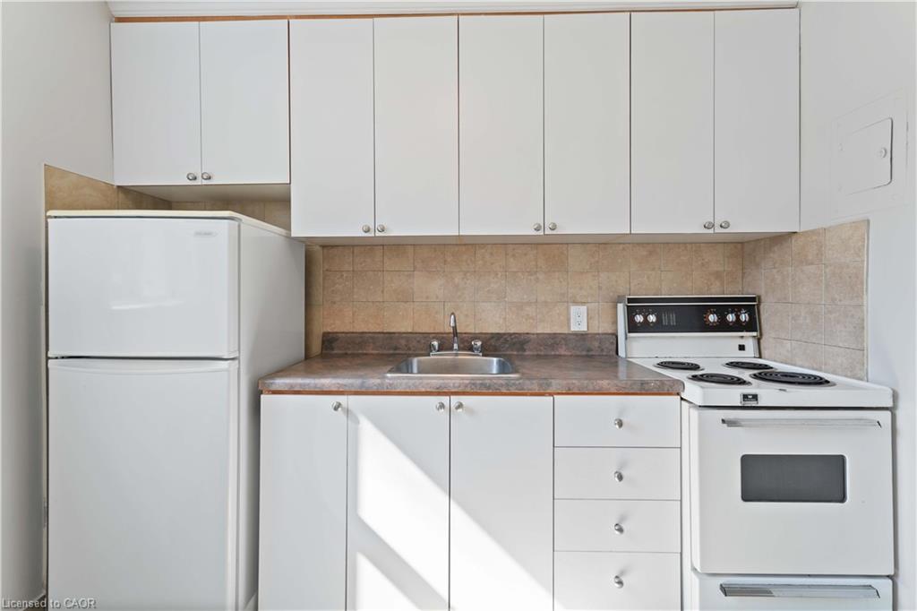 8-2189 King Street E Property Photo 13
