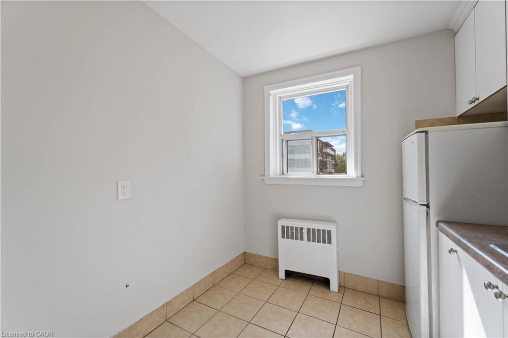 8-2189 King Street E Property Photo 14