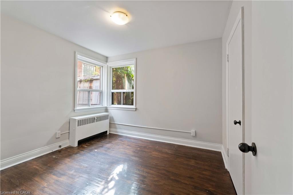 8-2189 King Street E Property Photo 16