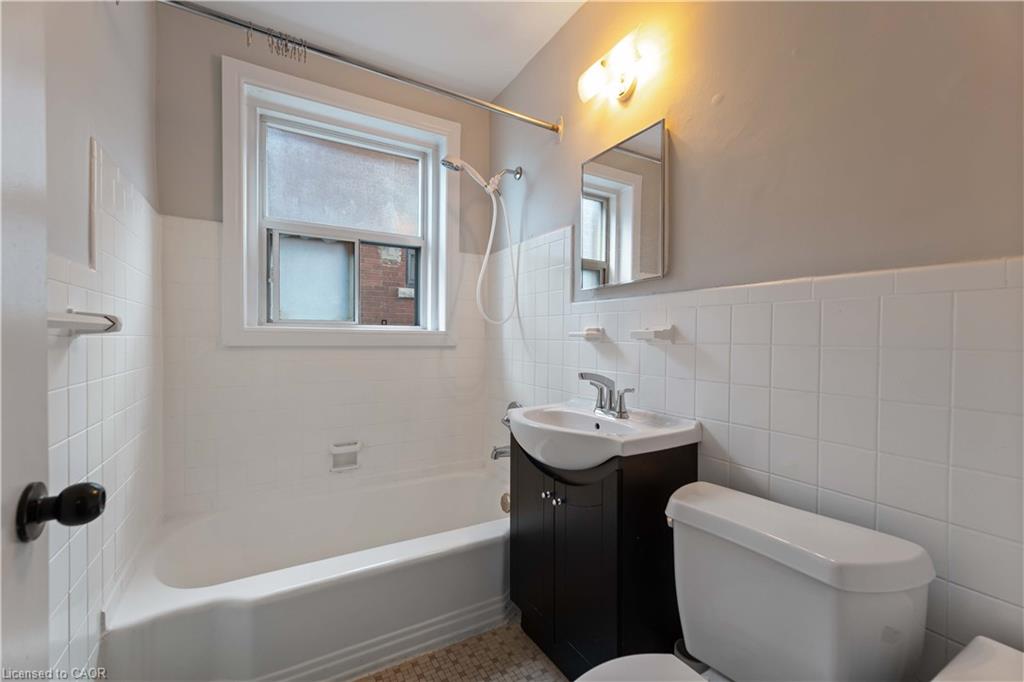 8-2189 King Street E Property Photo 19