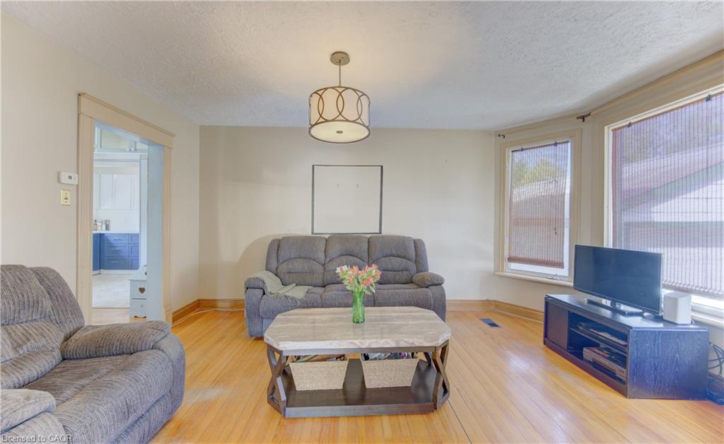 37 Baird Street S Property Photo 12