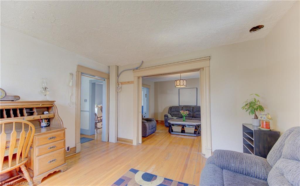 37 Baird Street S Property Photo 17