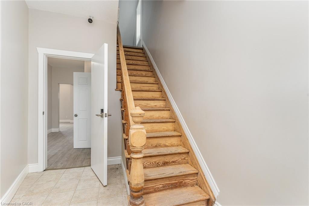 291 Emerald Street N Property Photo 3