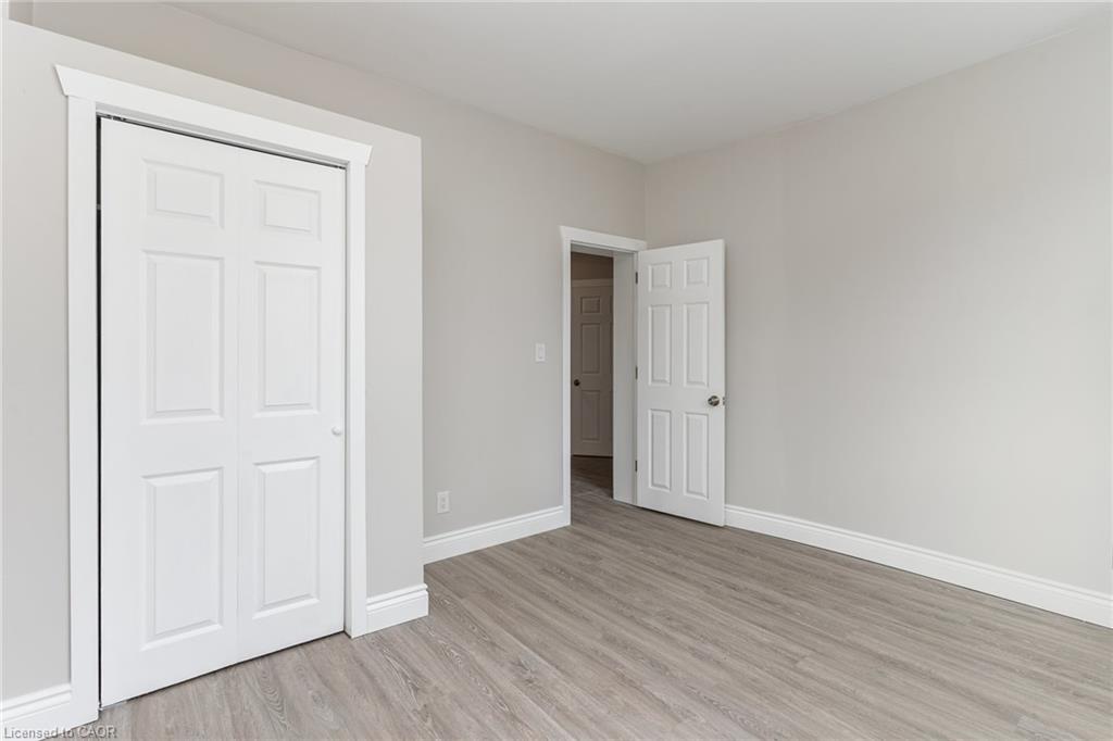 291 Emerald Street N Property Photo 8
