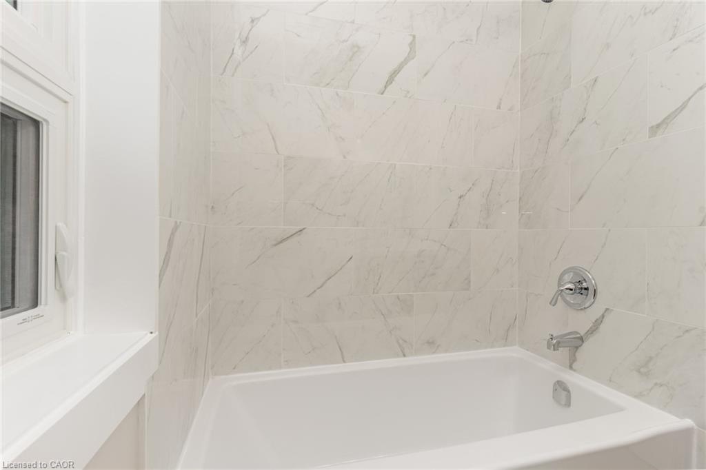 291 Emerald Street N Property Photo 12