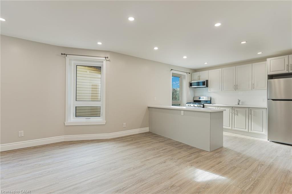 291 Emerald Street N Property Photo 6