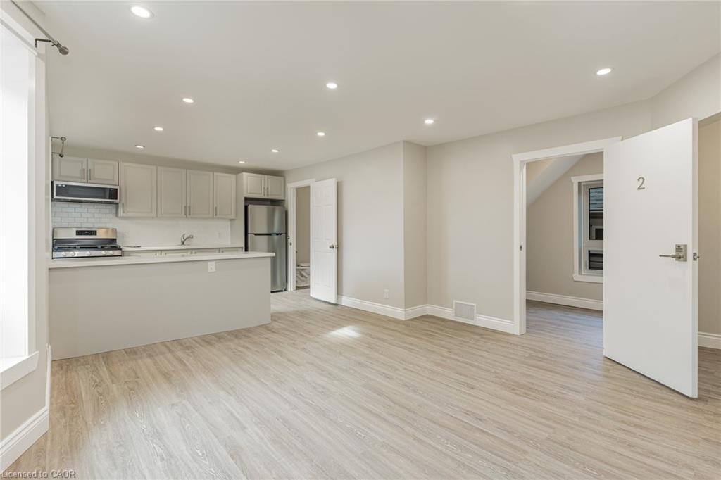 291 Emerald Street N Property Photo 7