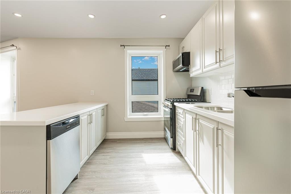 291 Emerald Street N Property Photo 8