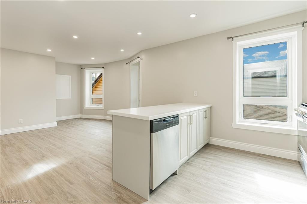 291 Emerald Street N Property Photo 10