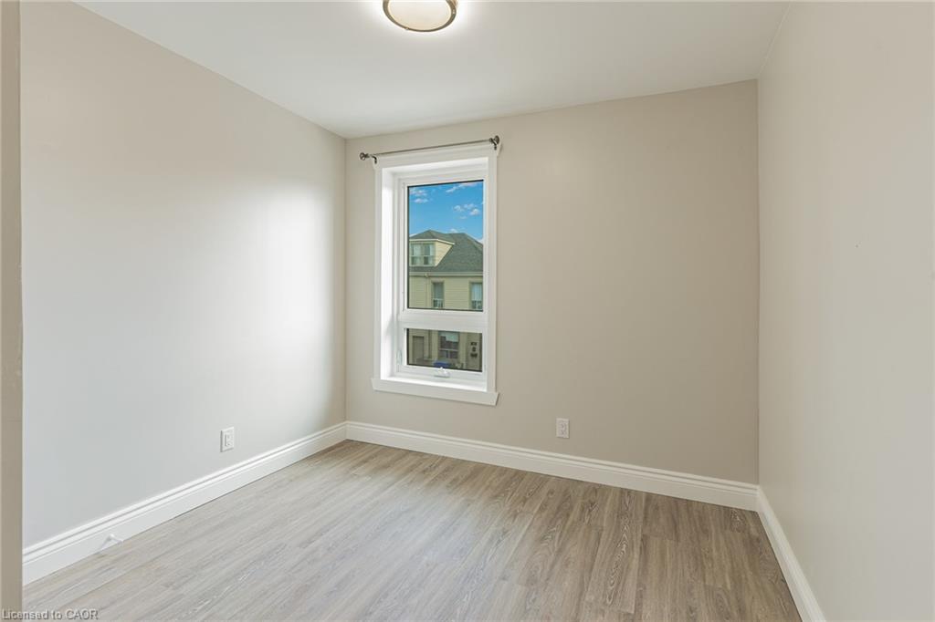 291 Emerald Street N Property Photo 13