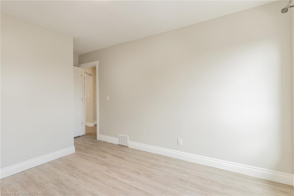 291 Emerald Street N Property Photo 14