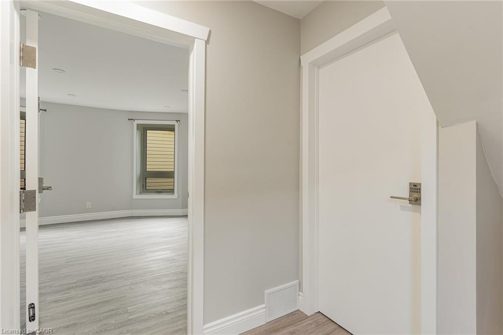 291 Emerald Street N Property Photo 15