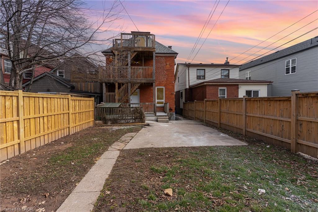291 Emerald Street N Property Photo 18