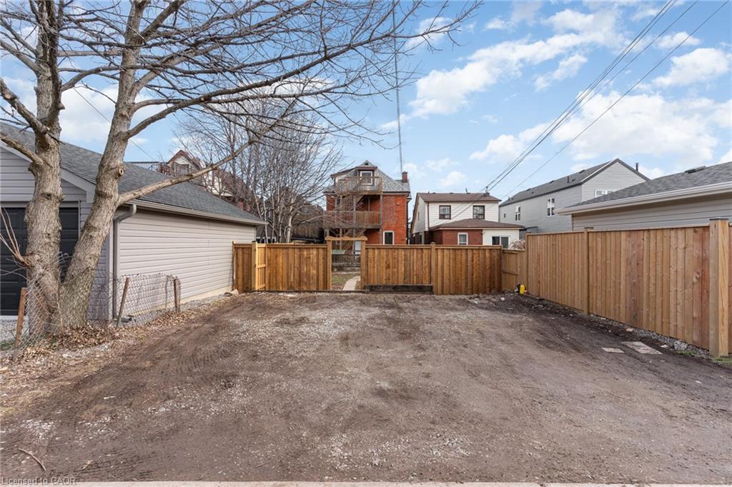 291 Emerald Street N Property Photo 20