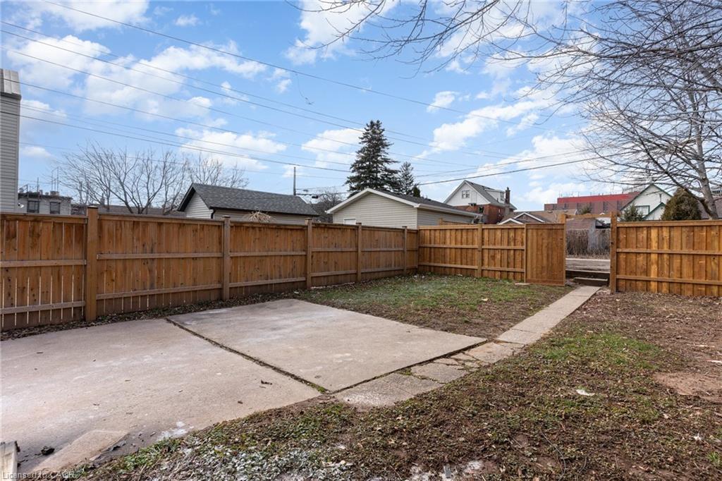 291 Emerald Street N Property Photo 21