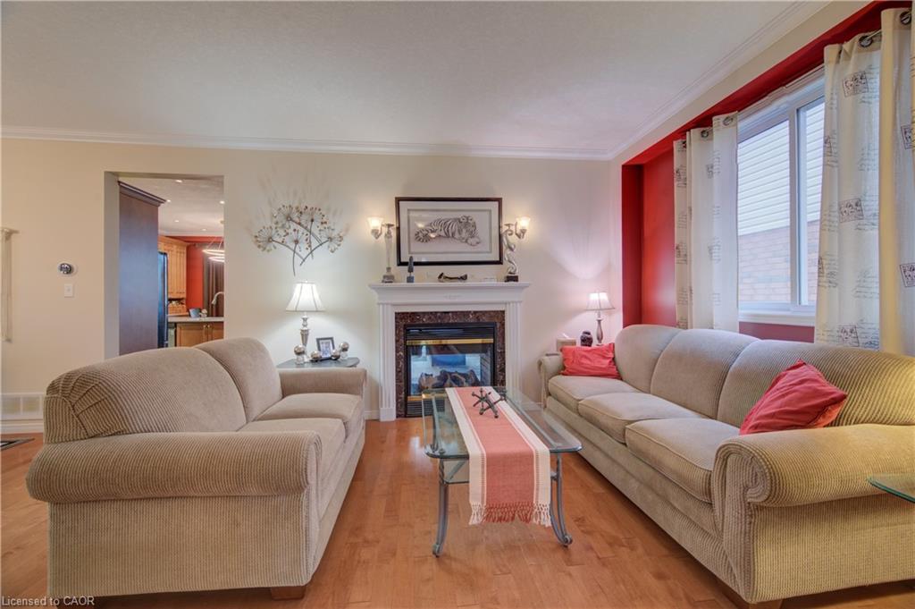 699 Commonwealth Crescent Property Photo 4