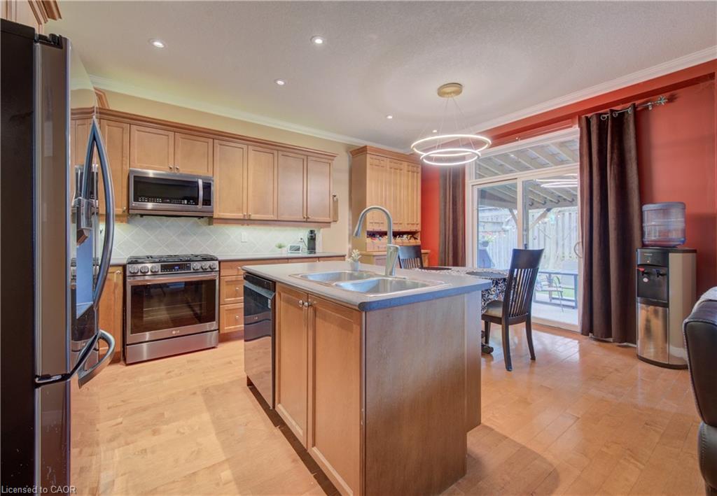 699 Commonwealth Crescent Property Photo 10