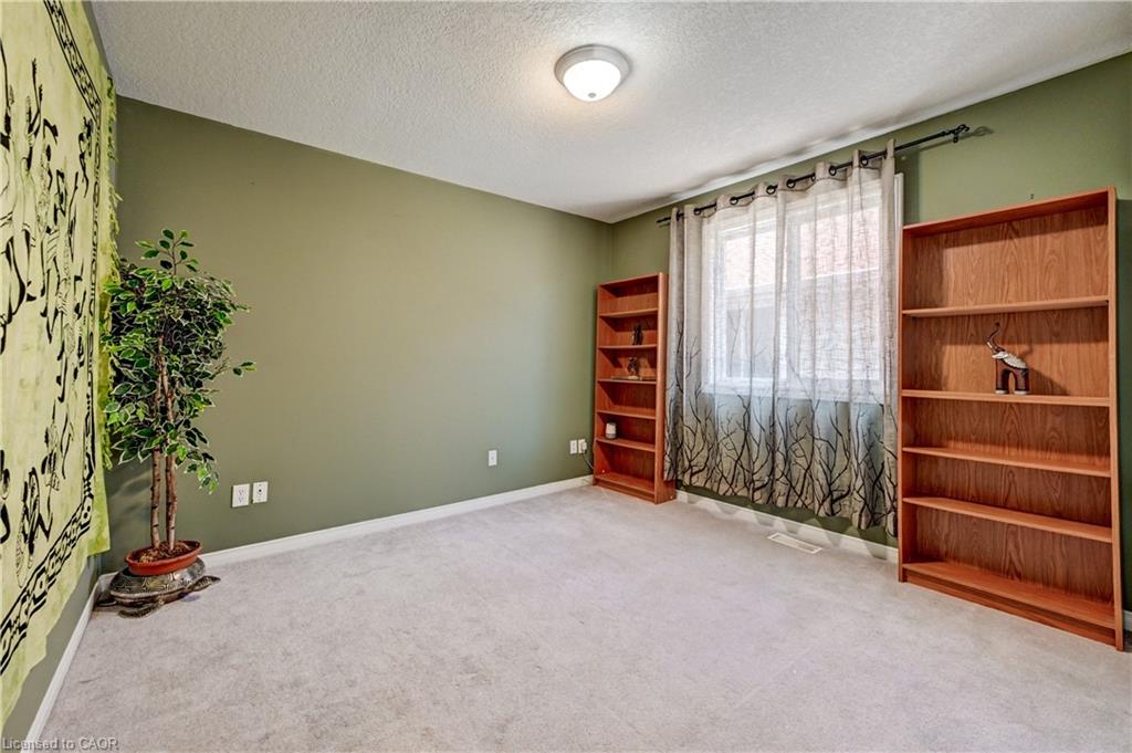699 Commonwealth Crescent Property Photo 21