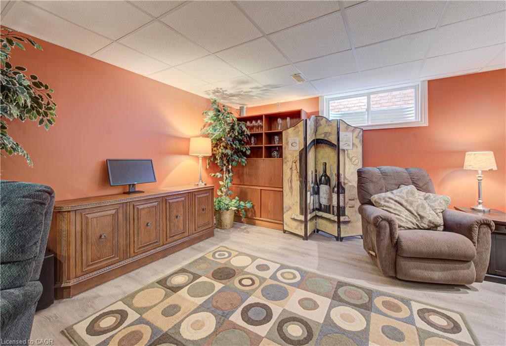 699 Commonwealth Crescent Property Photo 30