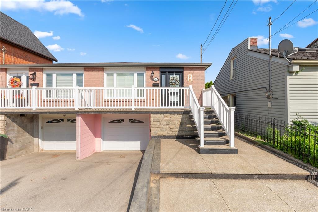 202 Ray Street N Property Photo 1
