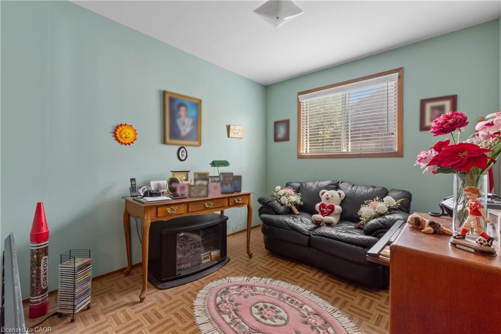 202 Ray Street N Property Photo 17