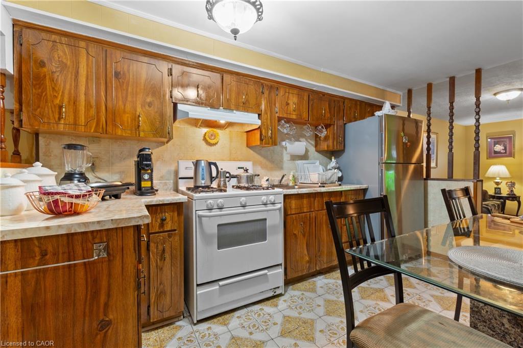 202 Ray Street N Property Photo 28