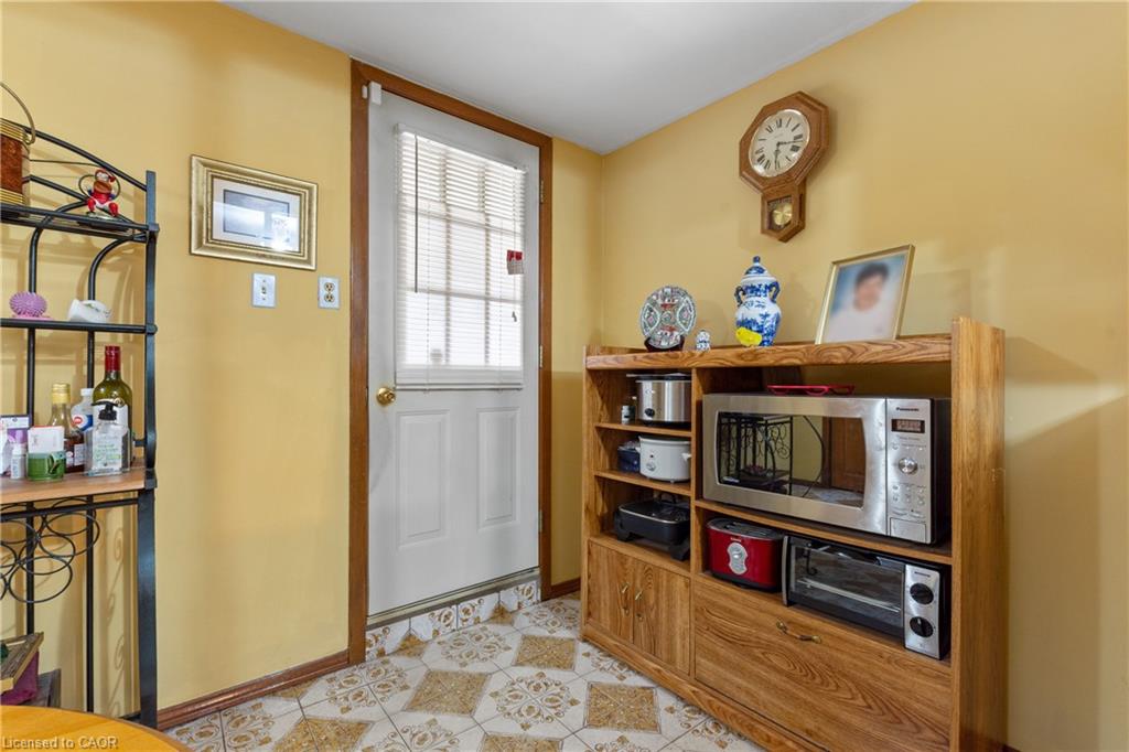 202 Ray Street N Property Photo 38