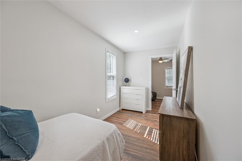 8 Cross Street Property Photo 21