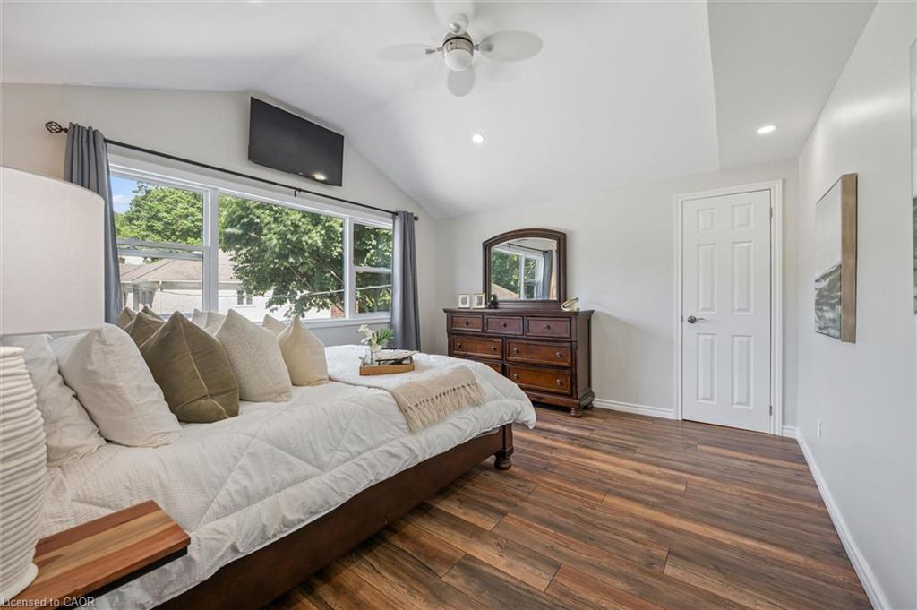 8 Cross Street Property Photo 22